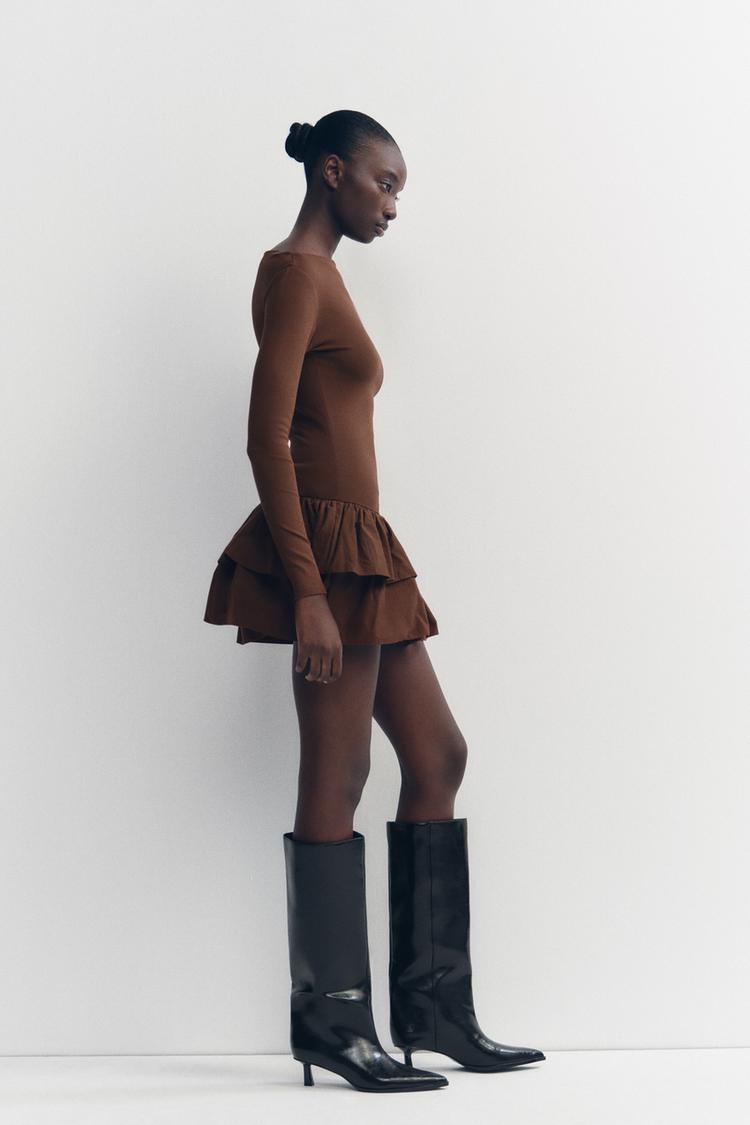 ROBE COURTE À VOLANTS