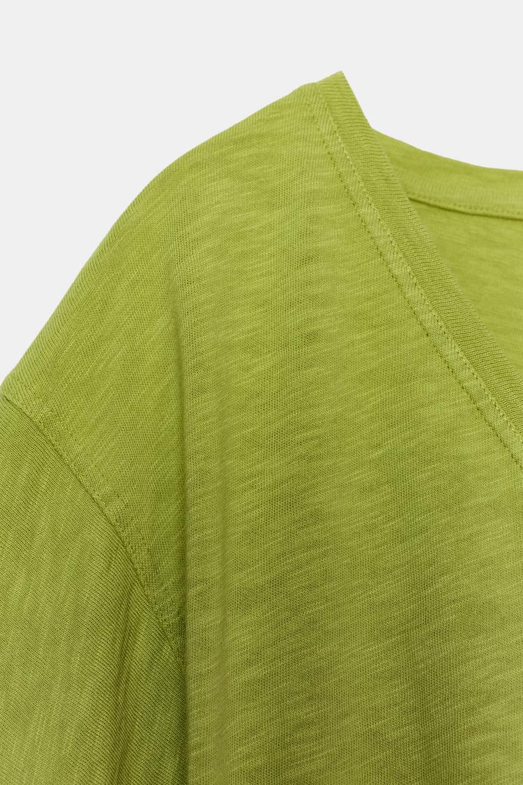 T-SHIRT COL EN V