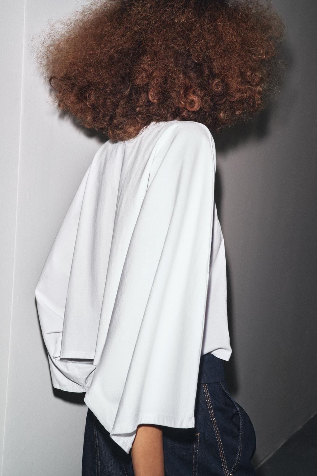 T-SHIRT CAPE