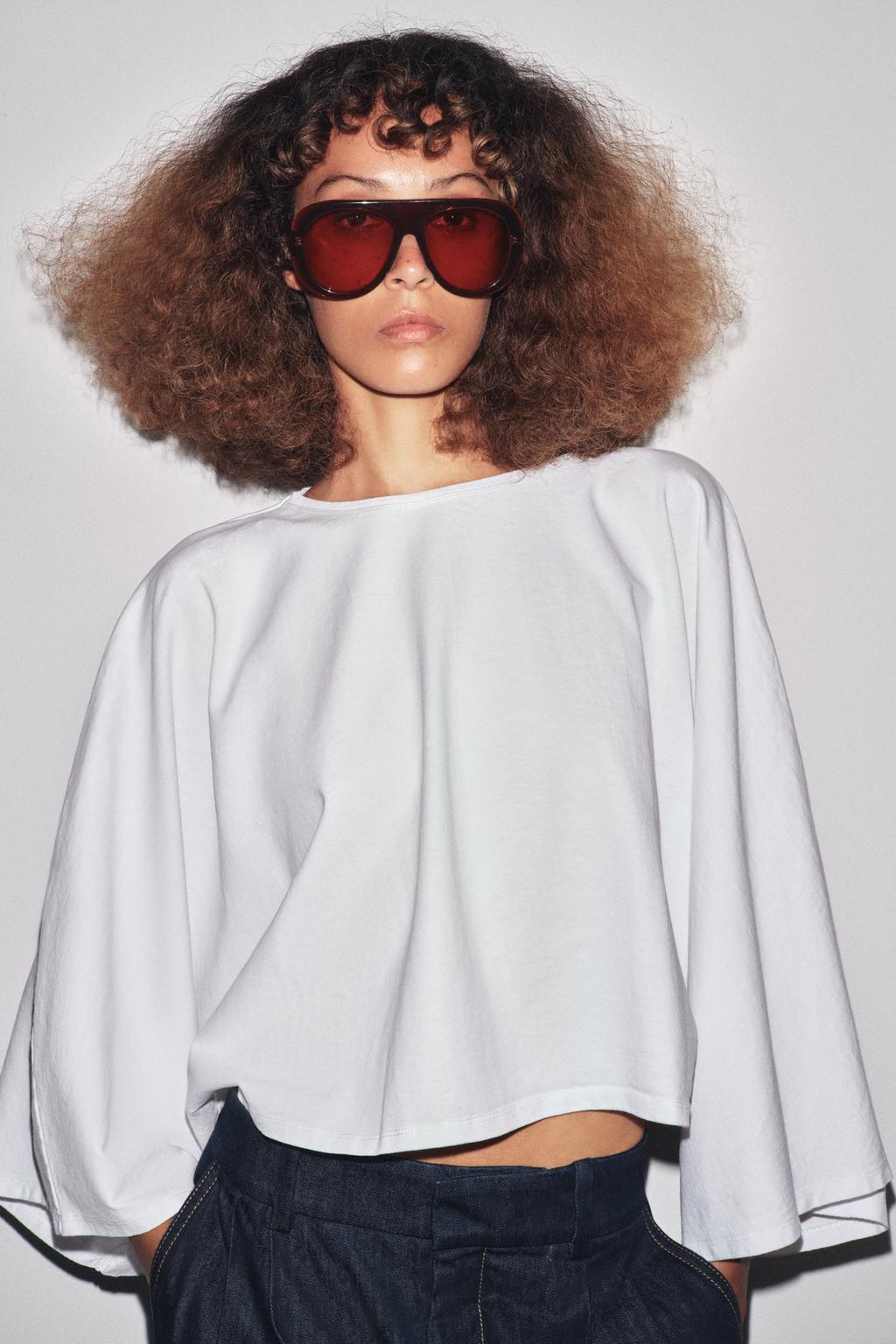 T-SHIRT CAPE