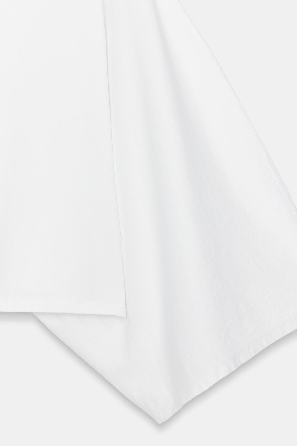T-SHIRT CAPE