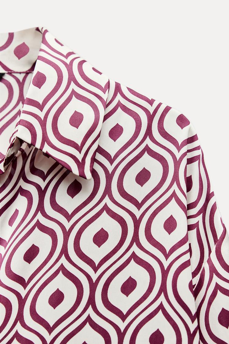 CHEMISE SATINÉE À IMPRIMÉ GÉOMÉTRIQUE