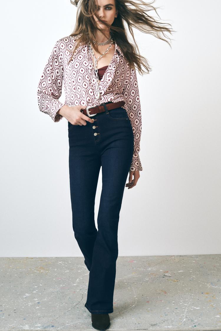 CHEMISE SATINÉE À IMPRIMÉ GÉOMÉTRIQUE