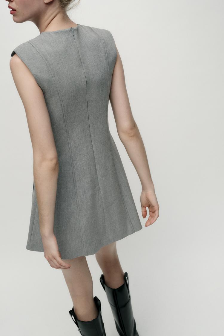 ROBE COURTE SANS MANCHES