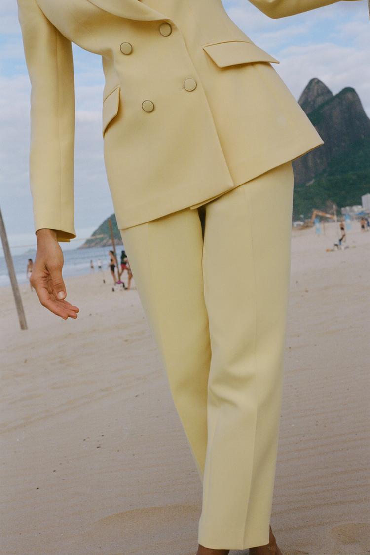 ENSEMBLE VESTE À BOUTONNAGE CROISÉ ET ÉPAULETTES | PANTALON 7/8 TAILLE HAUTE