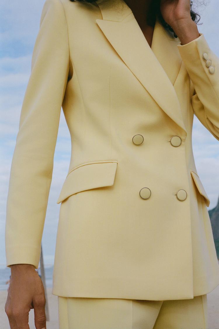 ENSEMBLE VESTE À BOUTONNAGE CROISÉ ET ÉPAULETTES | PANTALON 7/8 TAILLE HAUTE