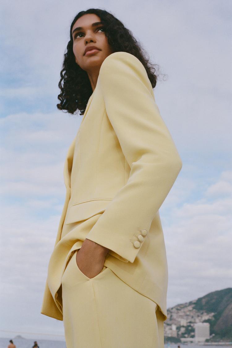 ENSEMBLE VESTE À BOUTONNAGE CROISÉ ET ÉPAULETTES | PANTALON 7/8 TAILLE HAUTE