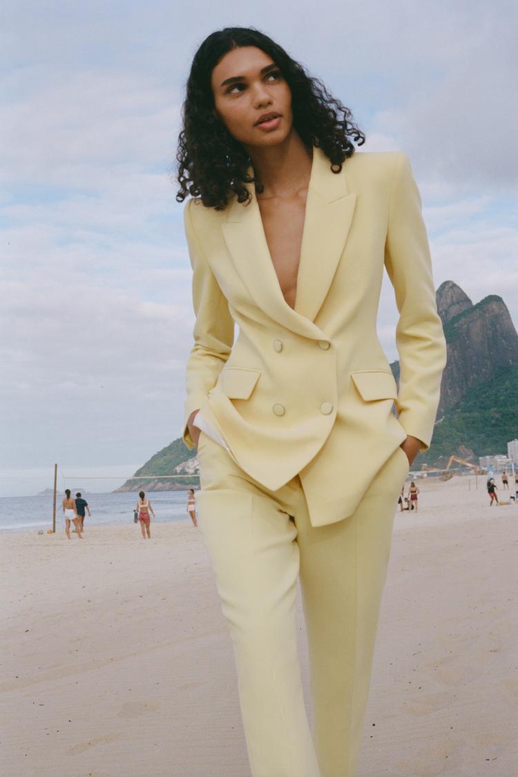 ENSEMBLE VESTE À BOUTONNAGE CROISÉ ET ÉPAULETTES | PANTALON 7/8 TAILLE HAUTE