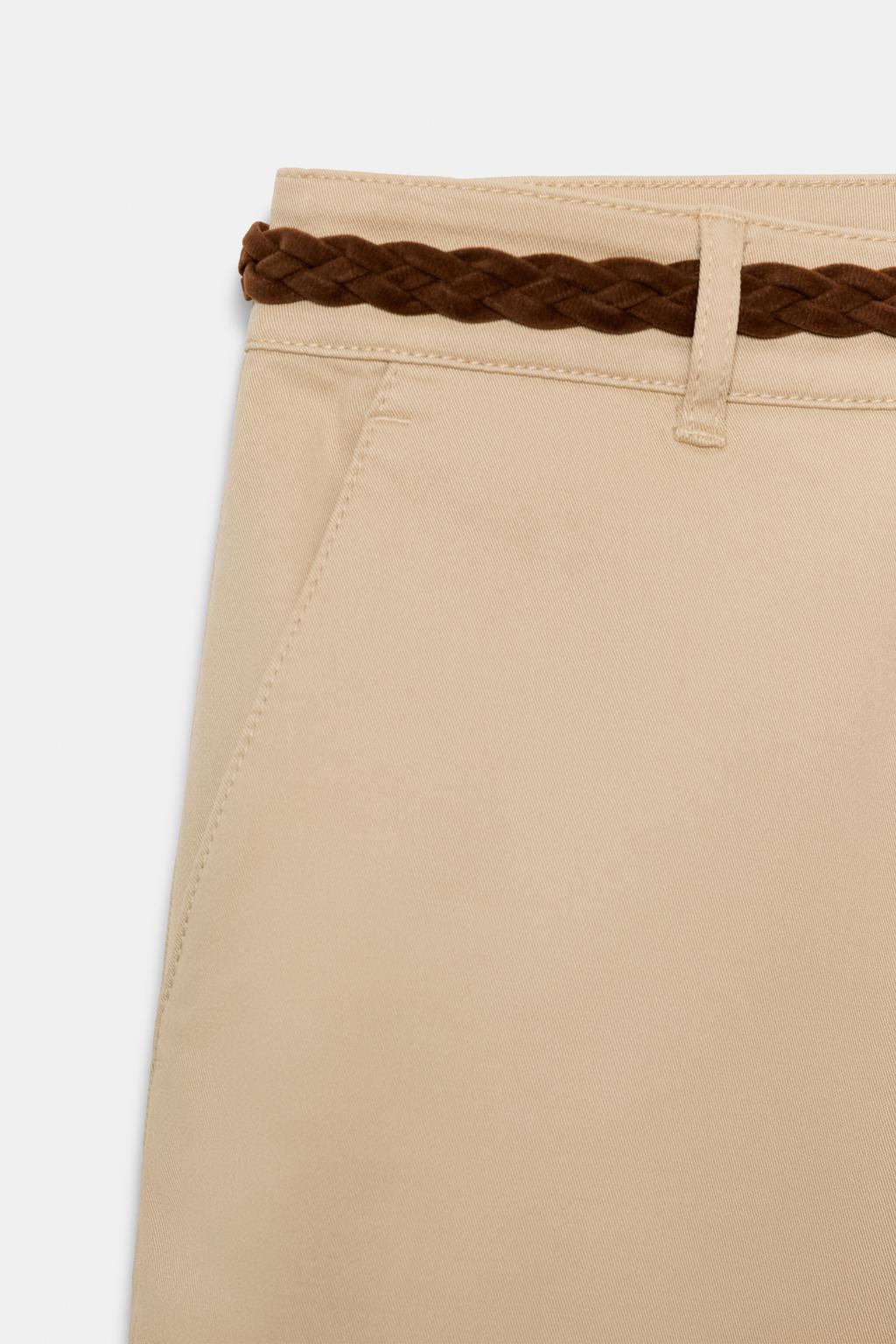 PANTALON CHINO AVEC CEINTURE TRESSÉE