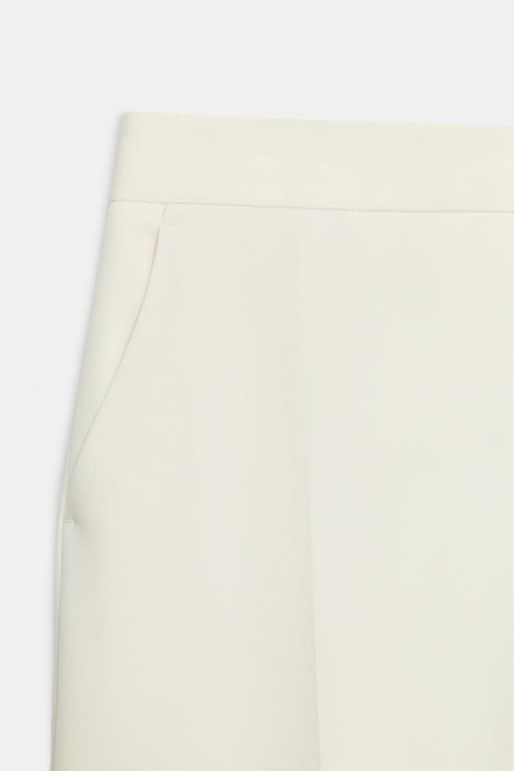 ENSEMBLE BLAZER ÉPAULETTES ET PLUMES | PANTALON DROIT TAILLE HAUTE