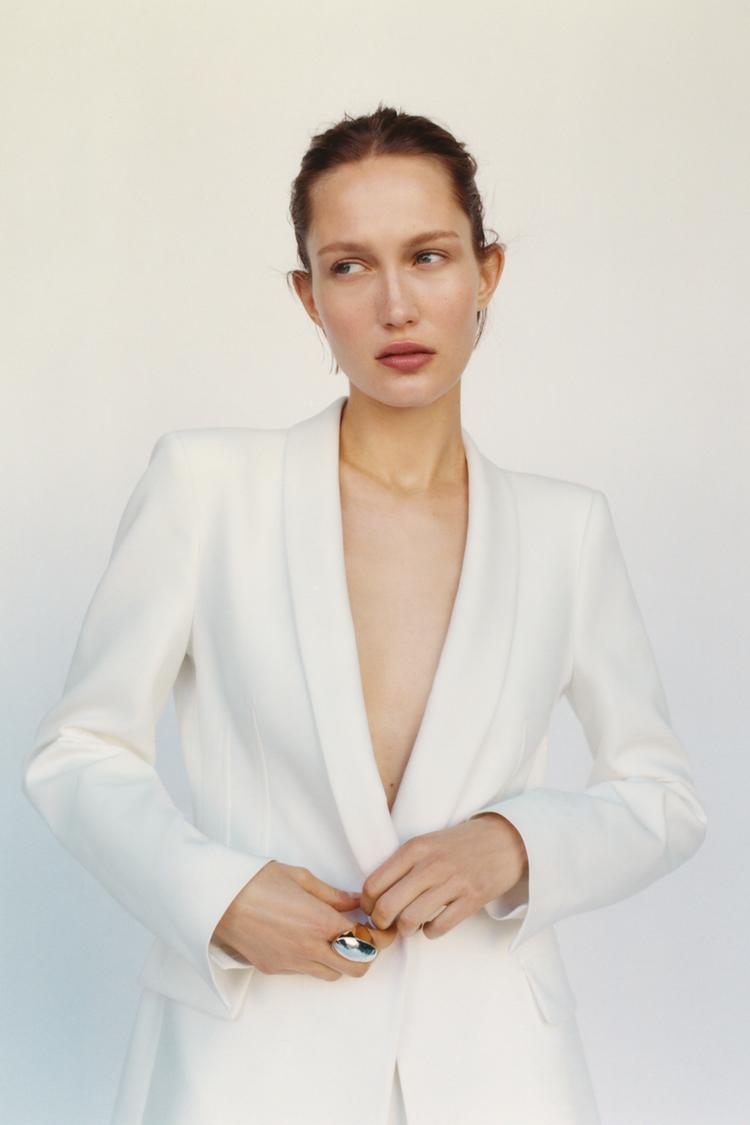BLAZER AJUSTÉ AVEC ÉPAULETTES