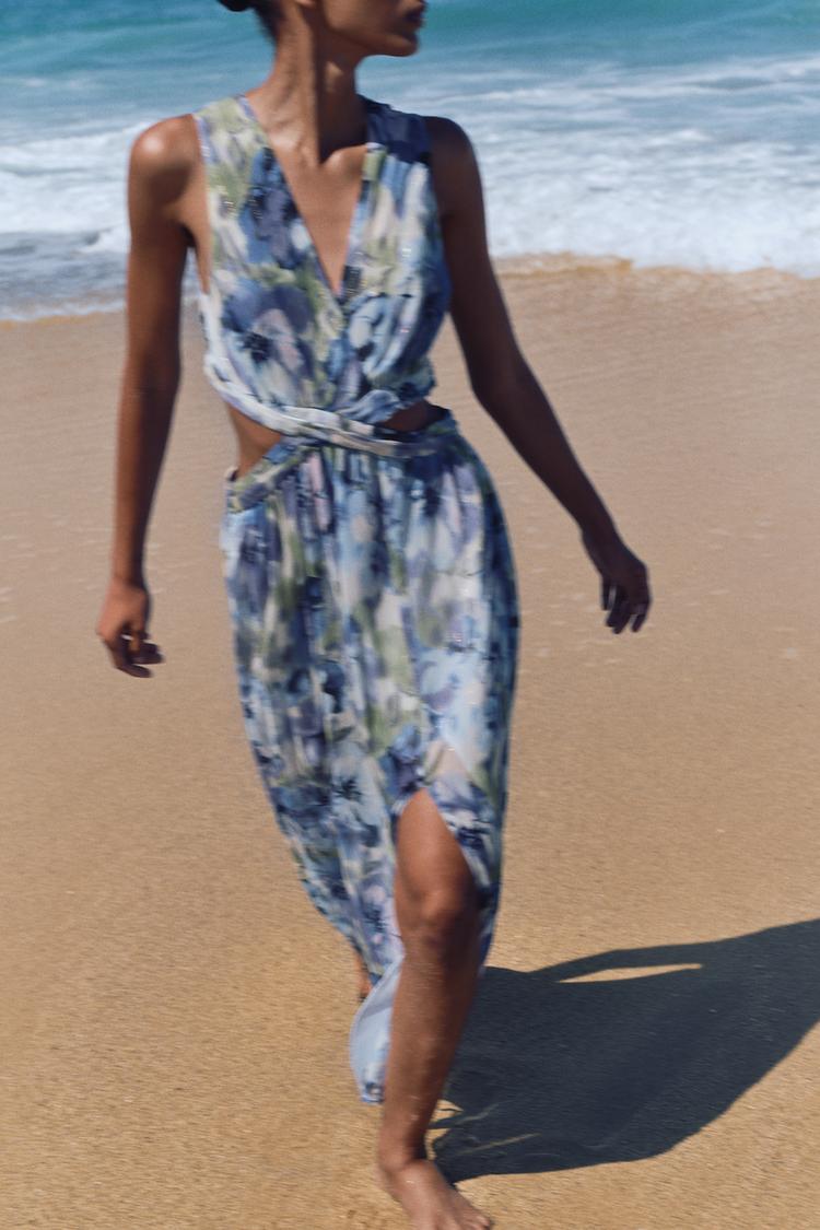 ROBE IMPRIMÉE AVEC FIL MÉTALLISÉ ET OUVERTURES