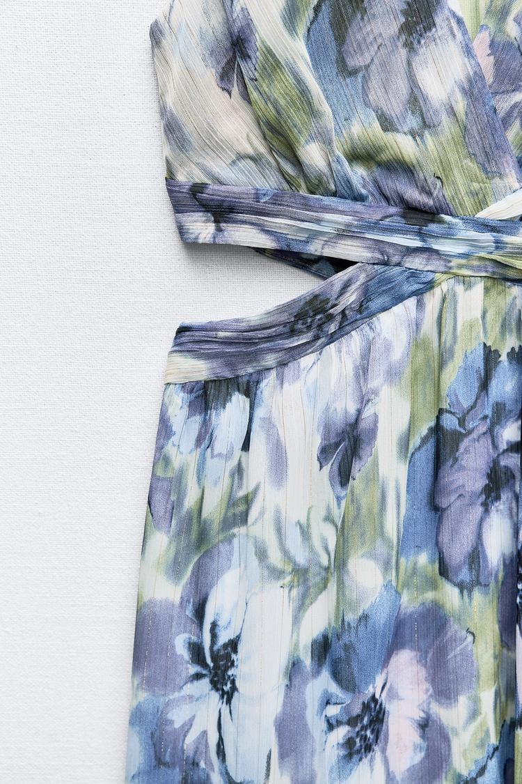 ROBE IMPRIMÉE AVEC FIL MÉTALLISÉ ET OUVERTURES