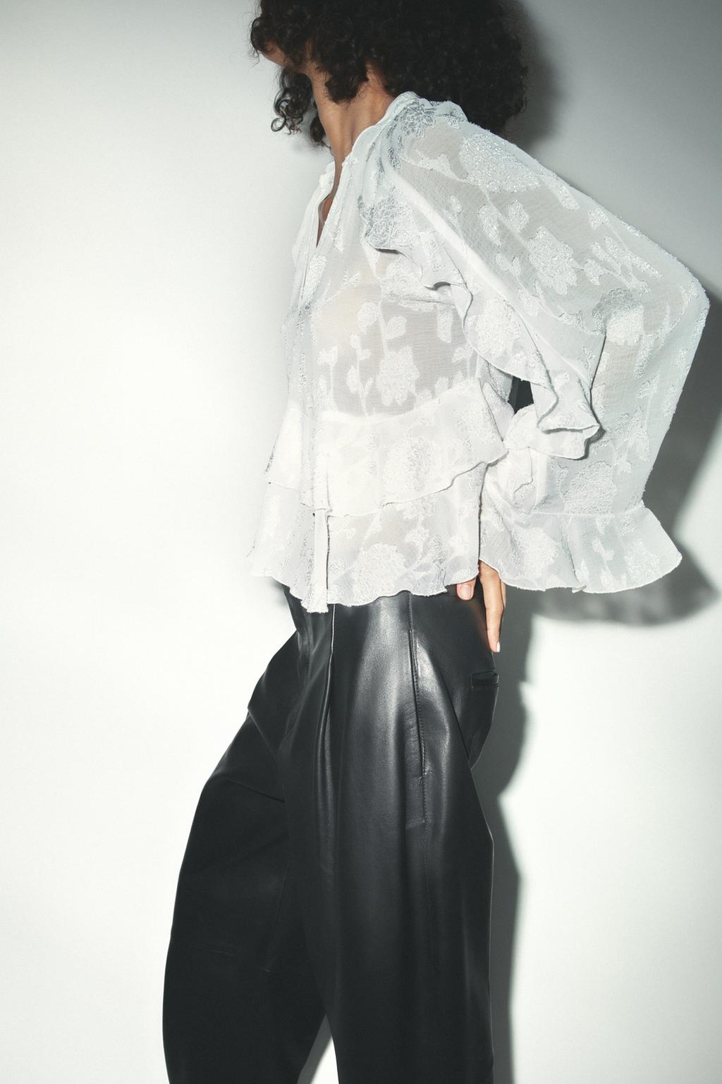 CHEMISE À VOLANTS