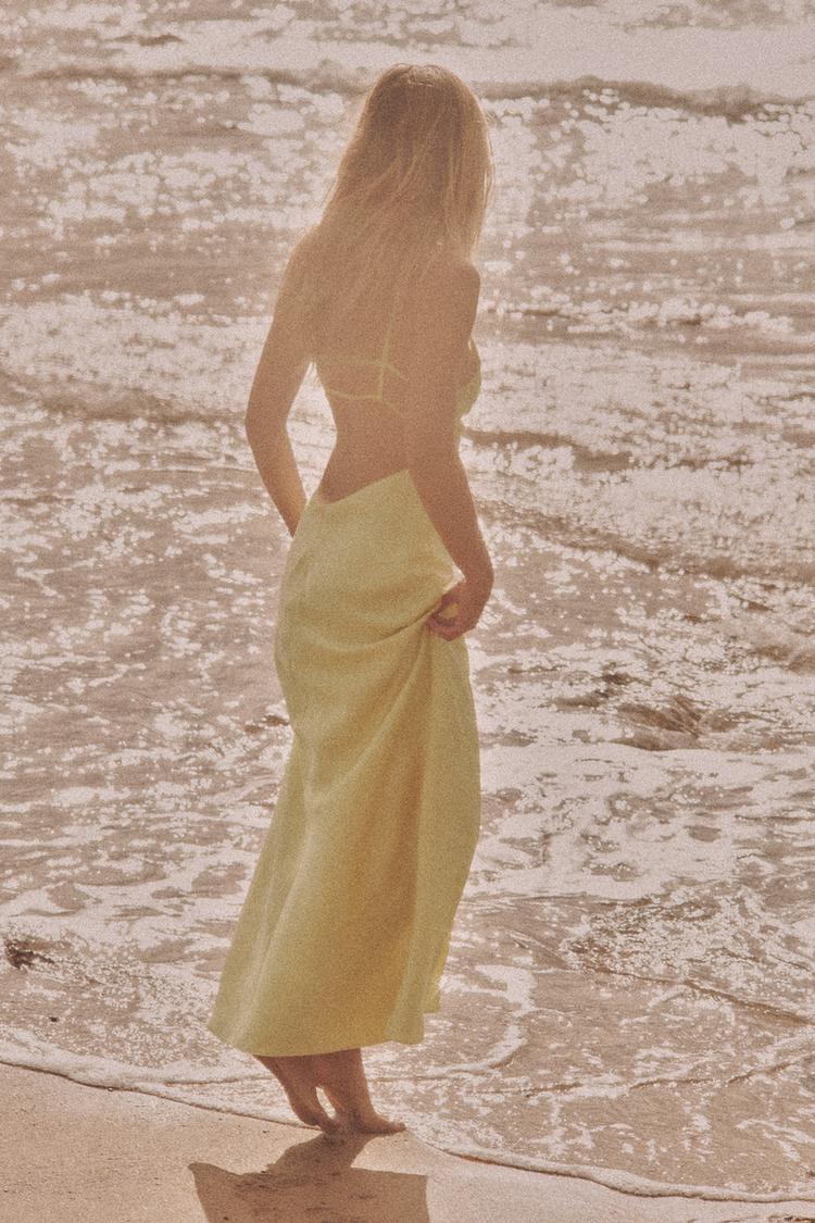 ROBE MI-LONGUE SATINÉE BRIDES DOS