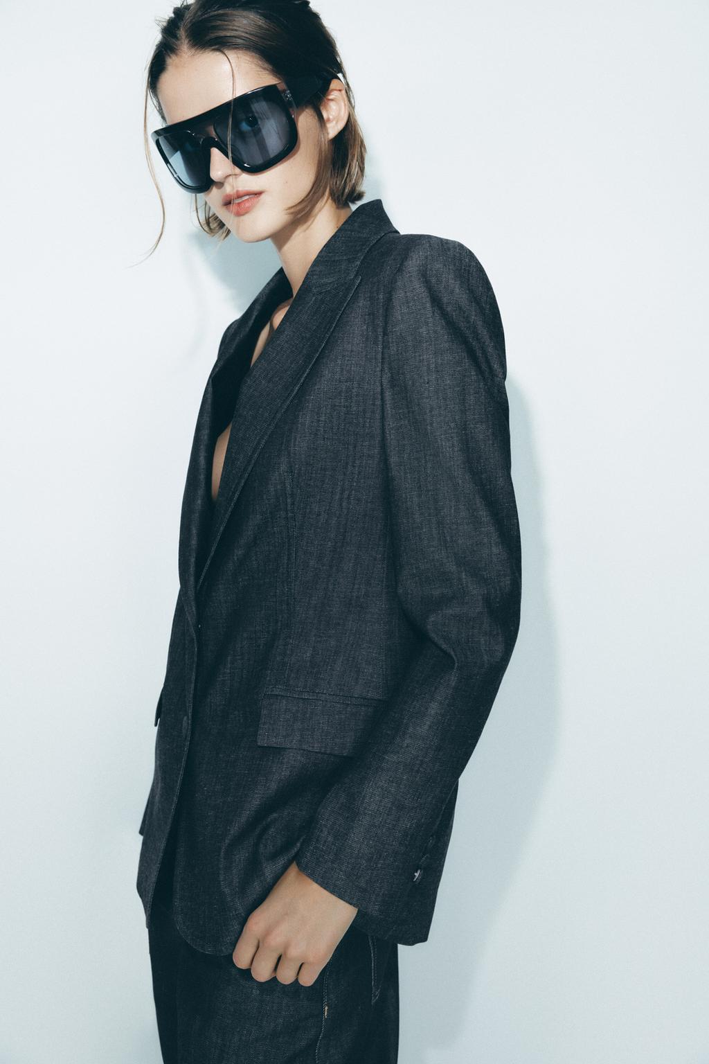 BLAZER WITH LINED BUTTONS