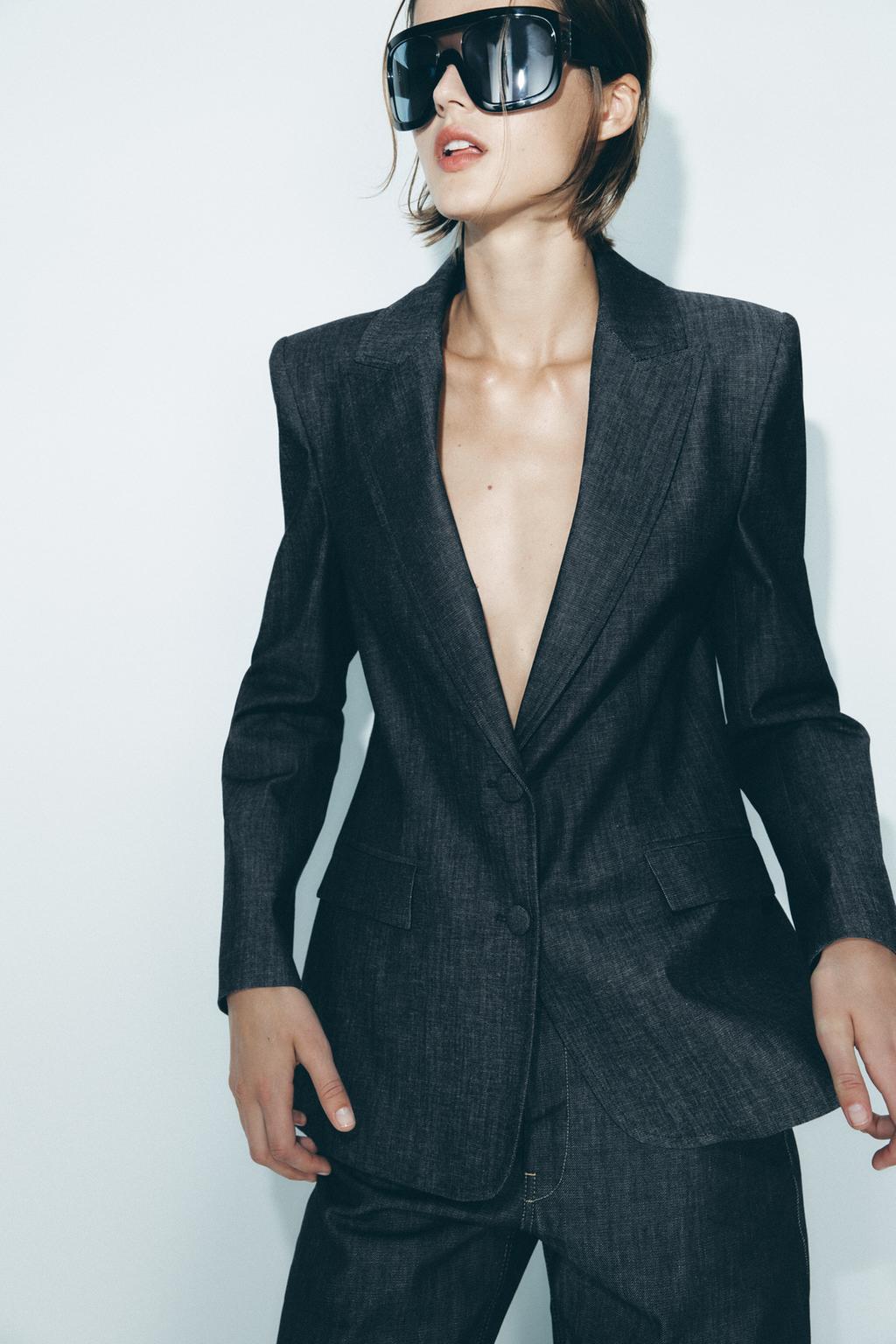 BLAZER WITH LINED BUTTONS