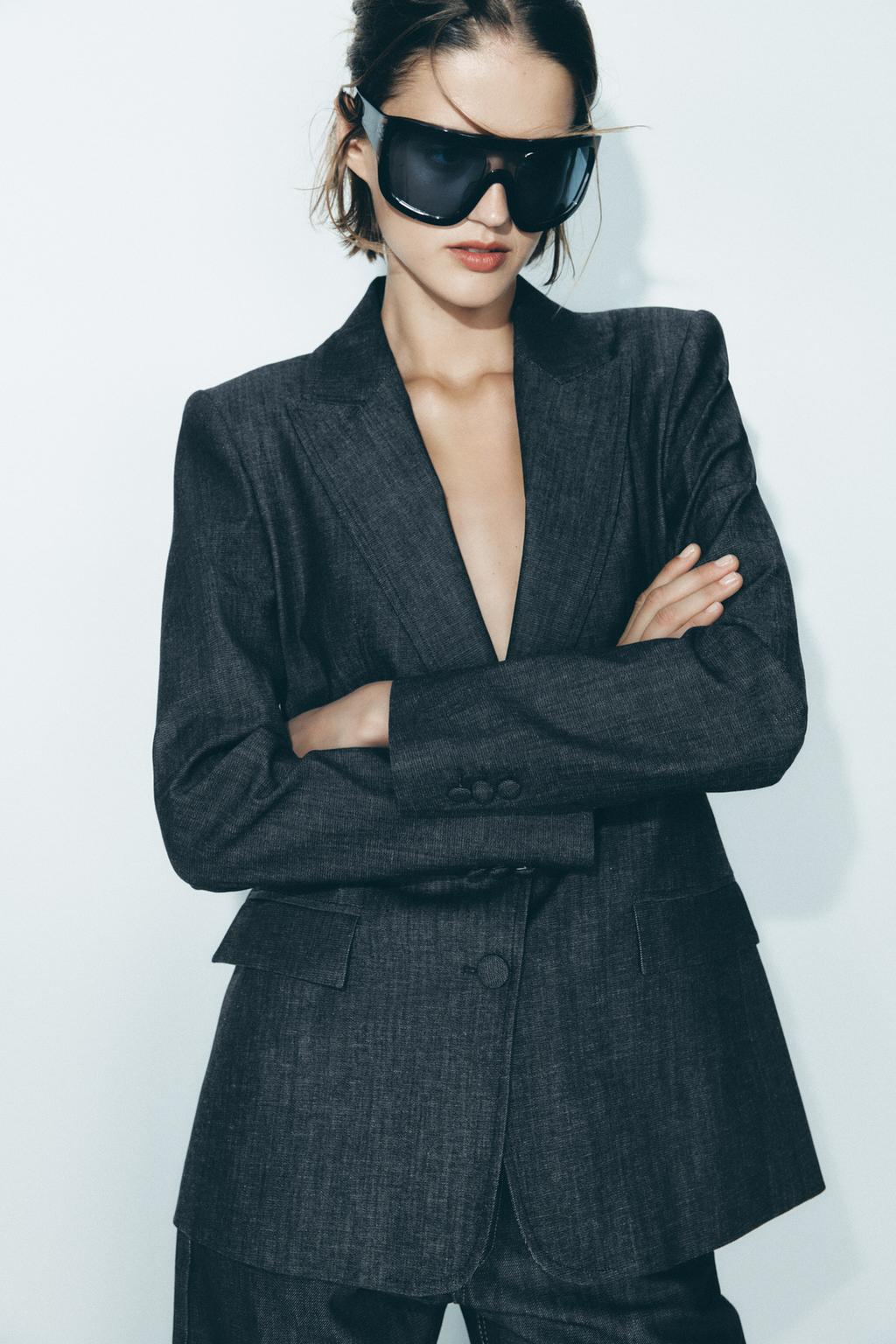 BLAZER WITH LINED BUTTONS