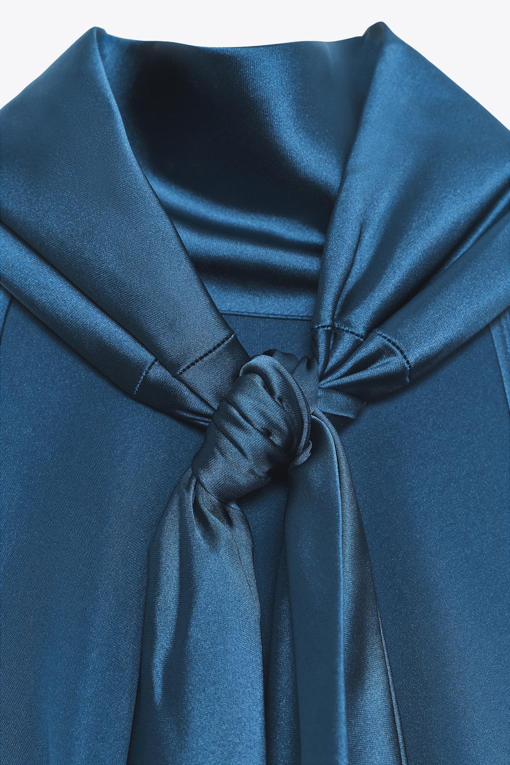 ROBE SATINÉE À COL HALTER