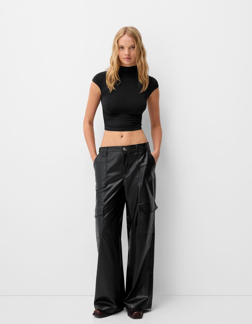 BERSHKA PANTALON CARGO EFFET CUIR