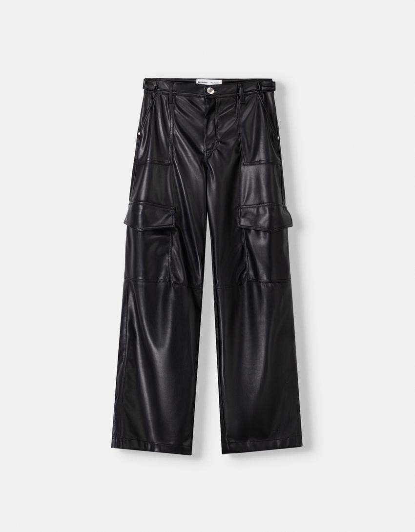 BERSHKA PANTALON CARGO EFFET CUIR