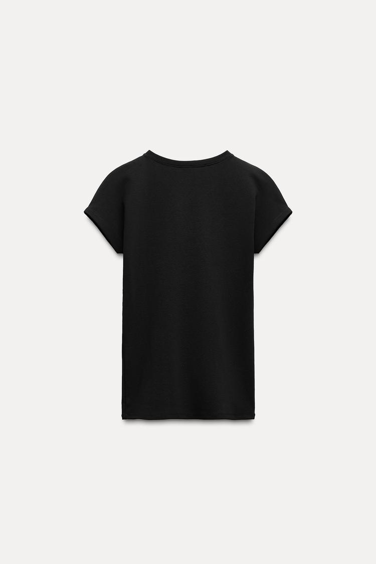 T-SHIRT DÉCOLLETÉ EN V