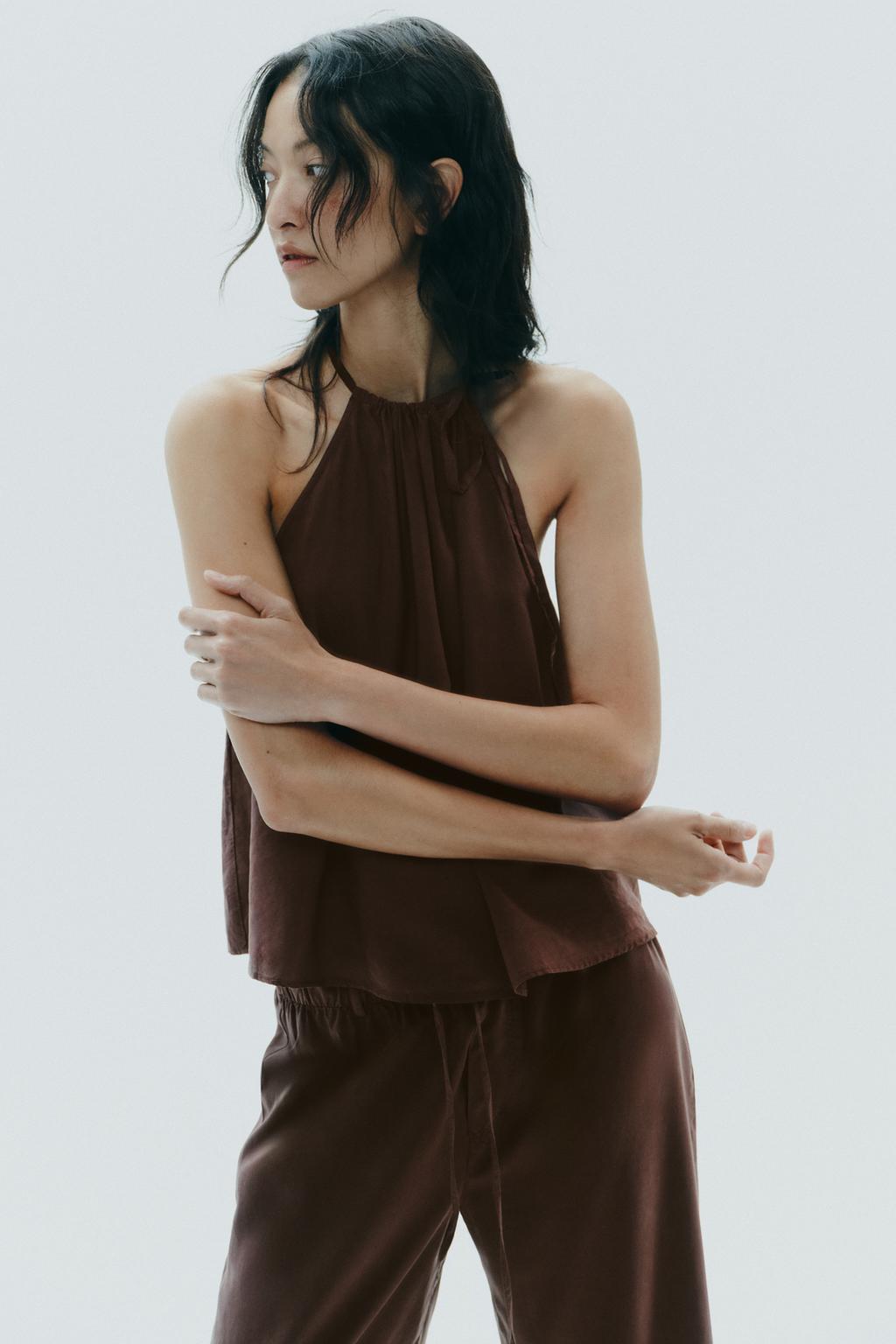 FLOWING HALTER TOP