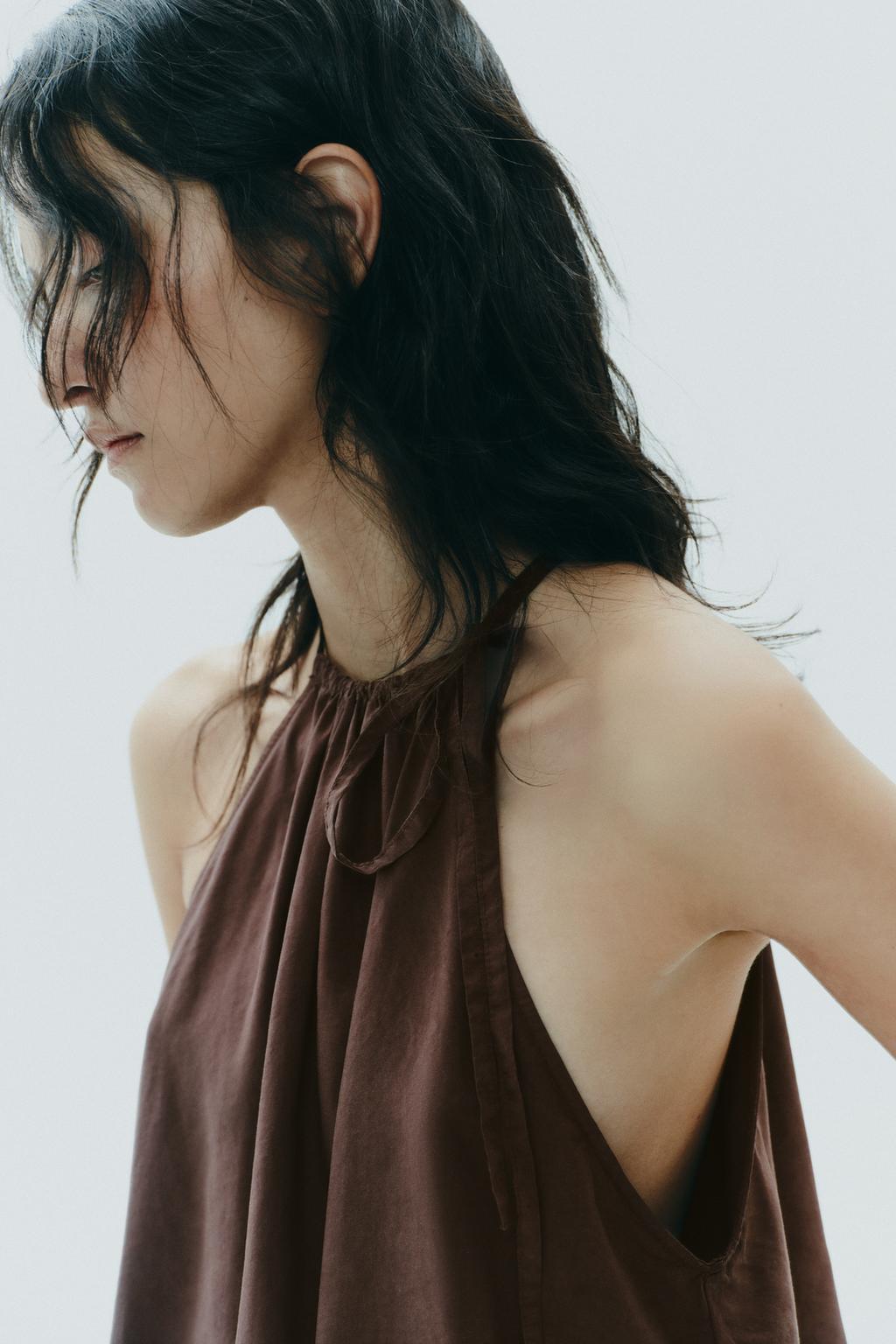 FLOWING HALTER TOP