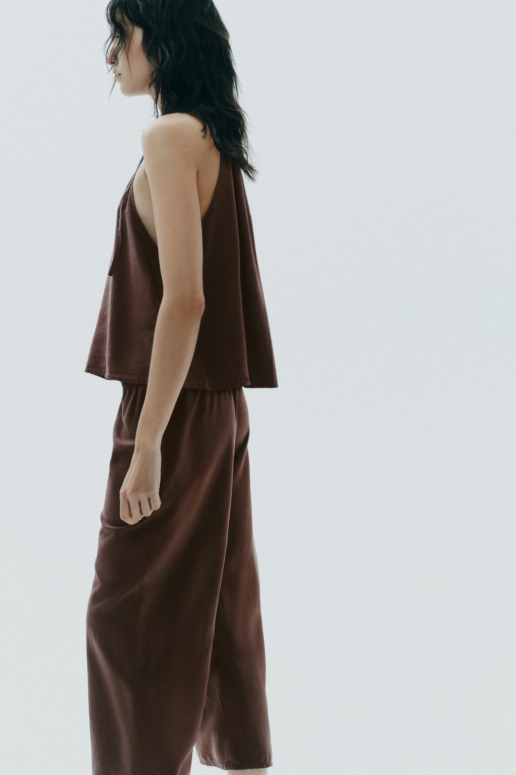 FLOWING HALTER TOP