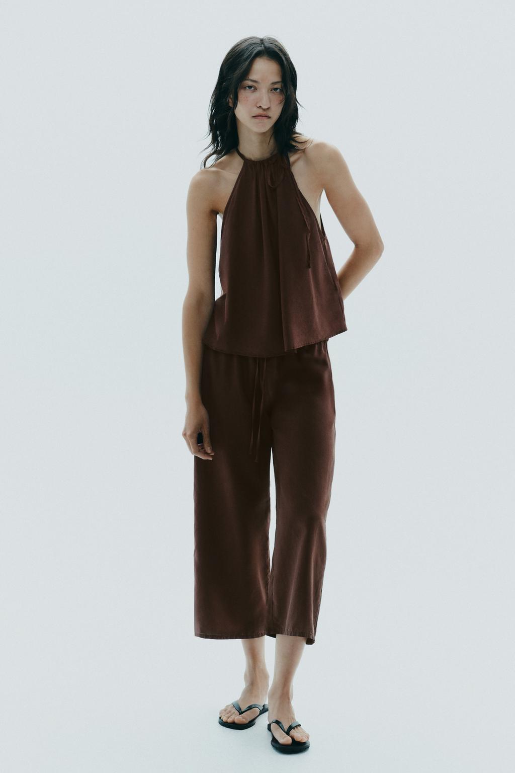 FLOWING HALTER TOP