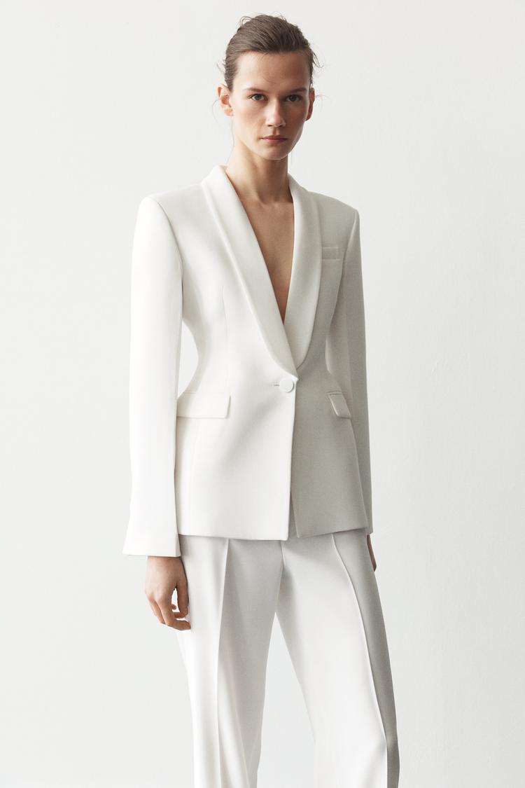BLAZER AJUSTÉ AVEC ÉPAULETTES