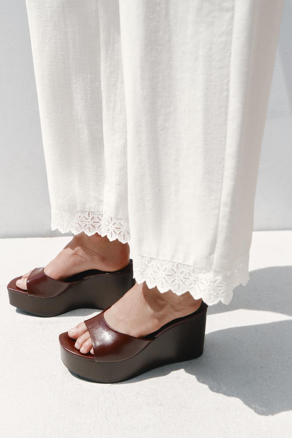PANTALON AVEC RAMIE ET DENTELLE EN BAS