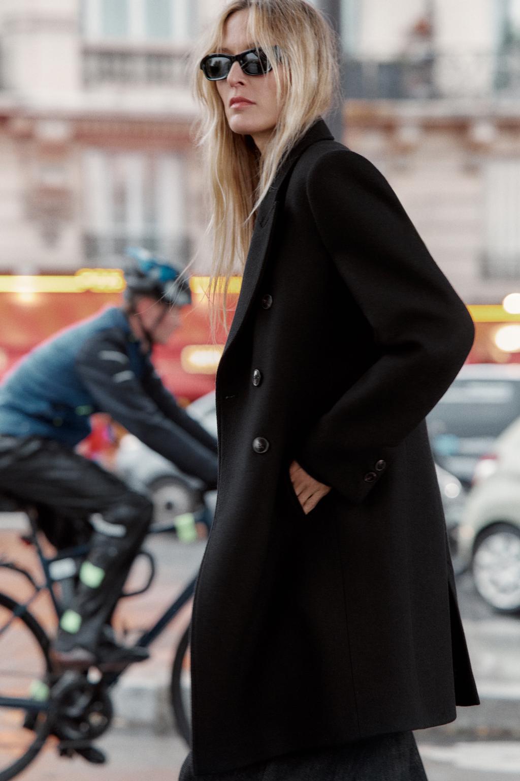 MANTEAU À BOUTONNAGE CROISÉ AVEC ÉPAULETTES