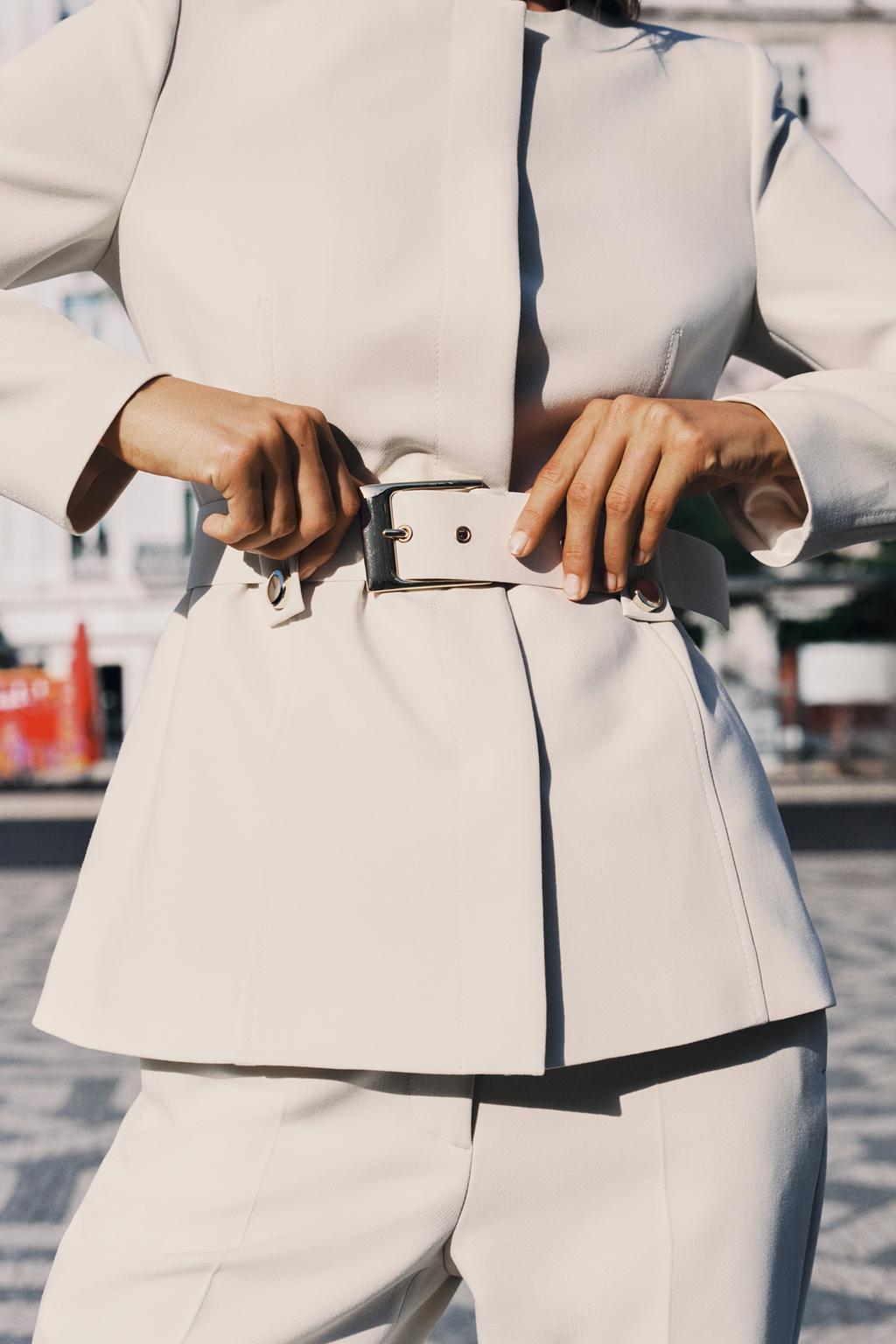 BLAZER TAILLÉE CEINTURÉE