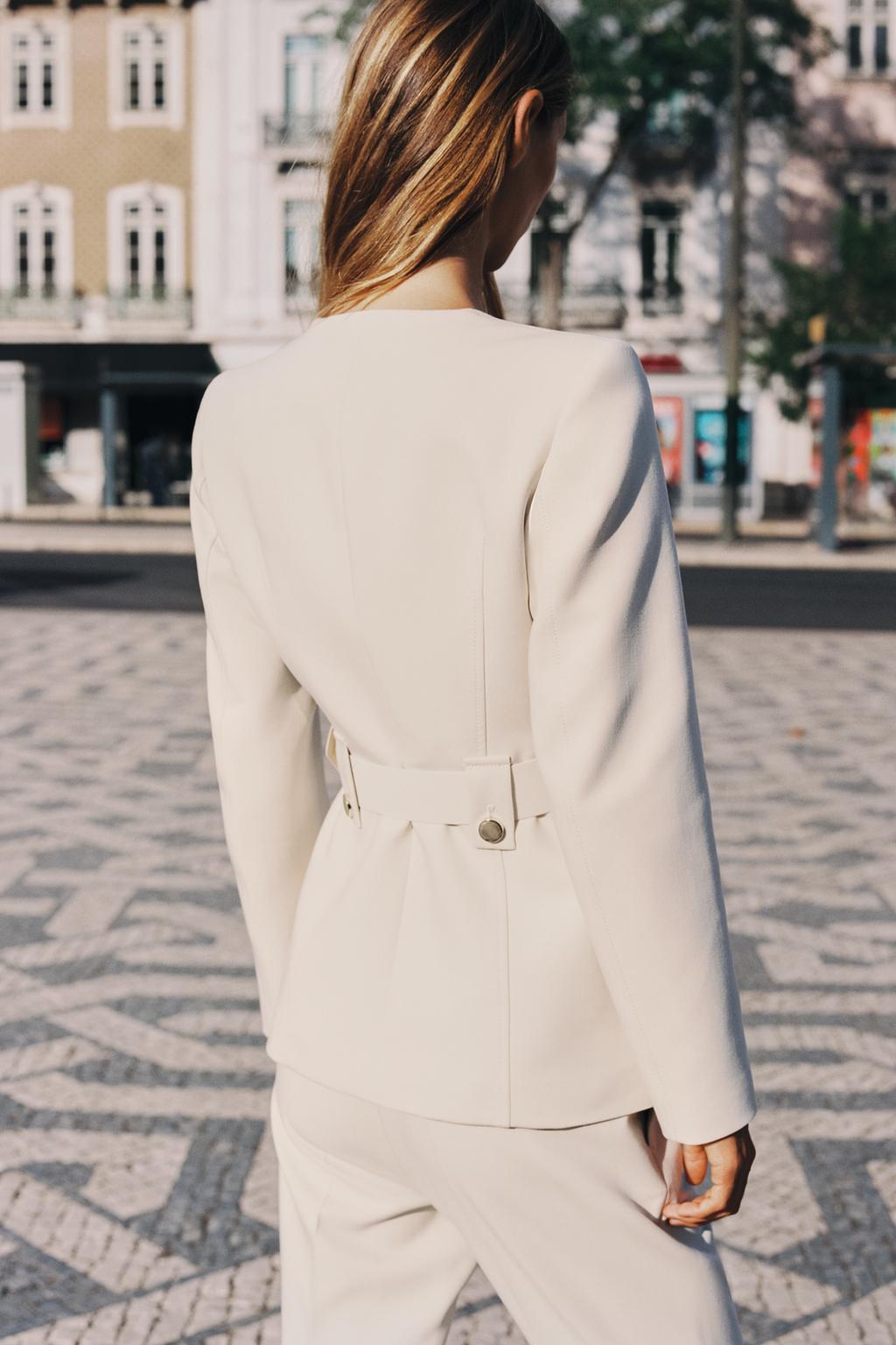 BLAZER TAILLÉE CEINTURÉE