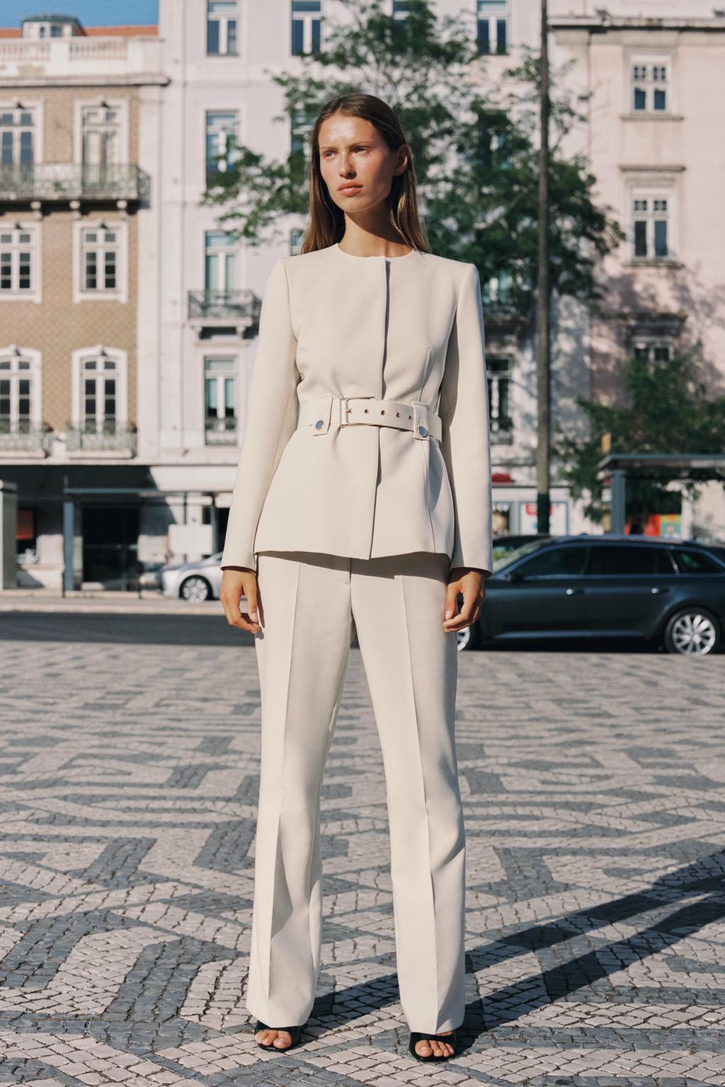 BLAZER TAILLÉE CEINTURÉE