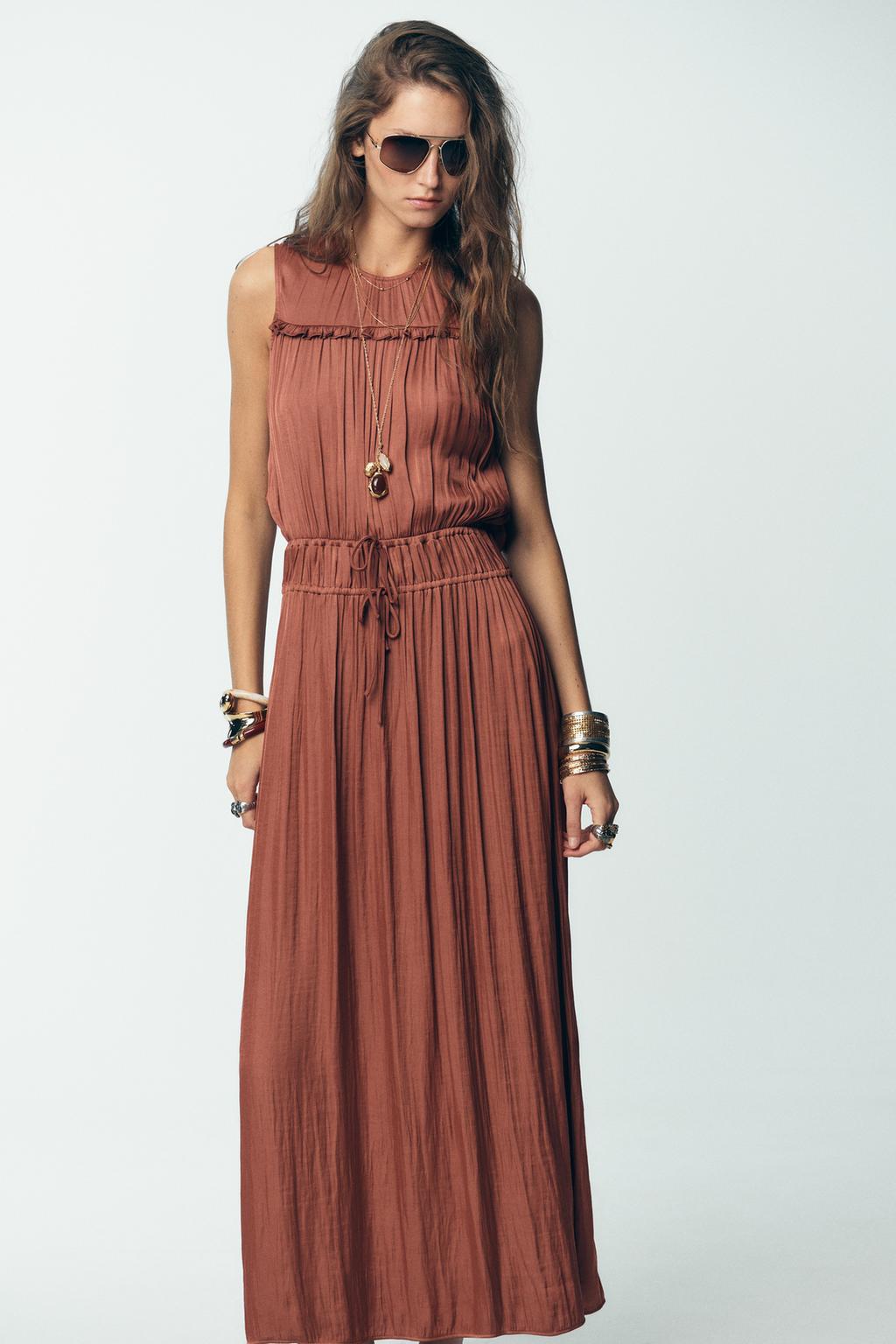 ROBE MIDI SATINÉE VOLANT DOS