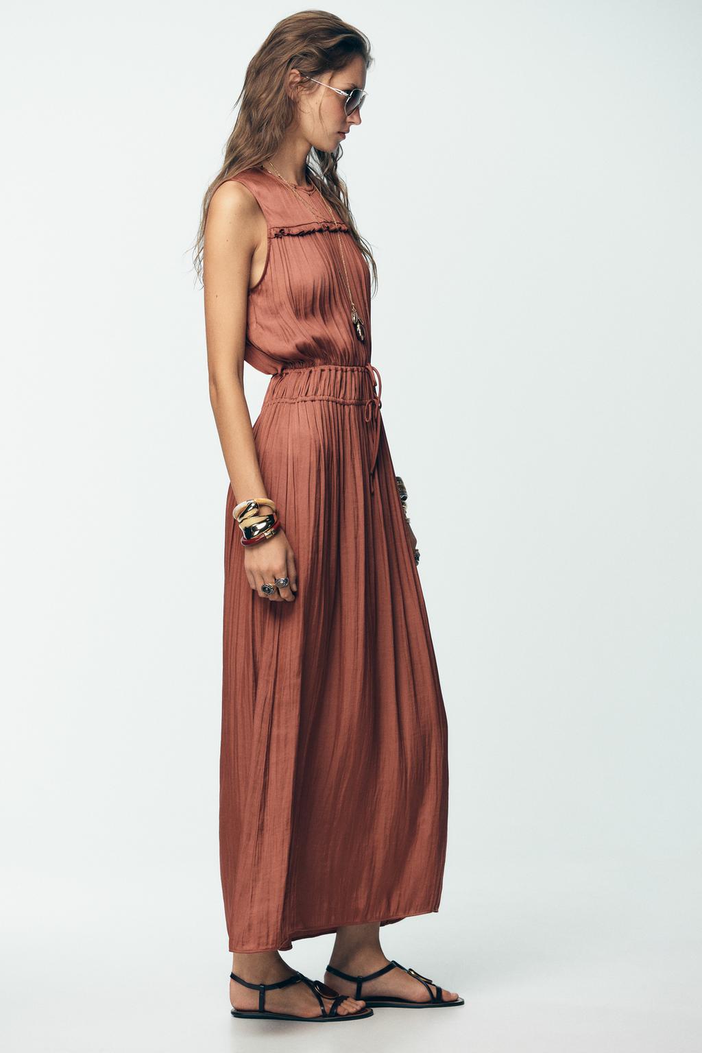 ROBE MIDI SATINÉE VOLANT DOS