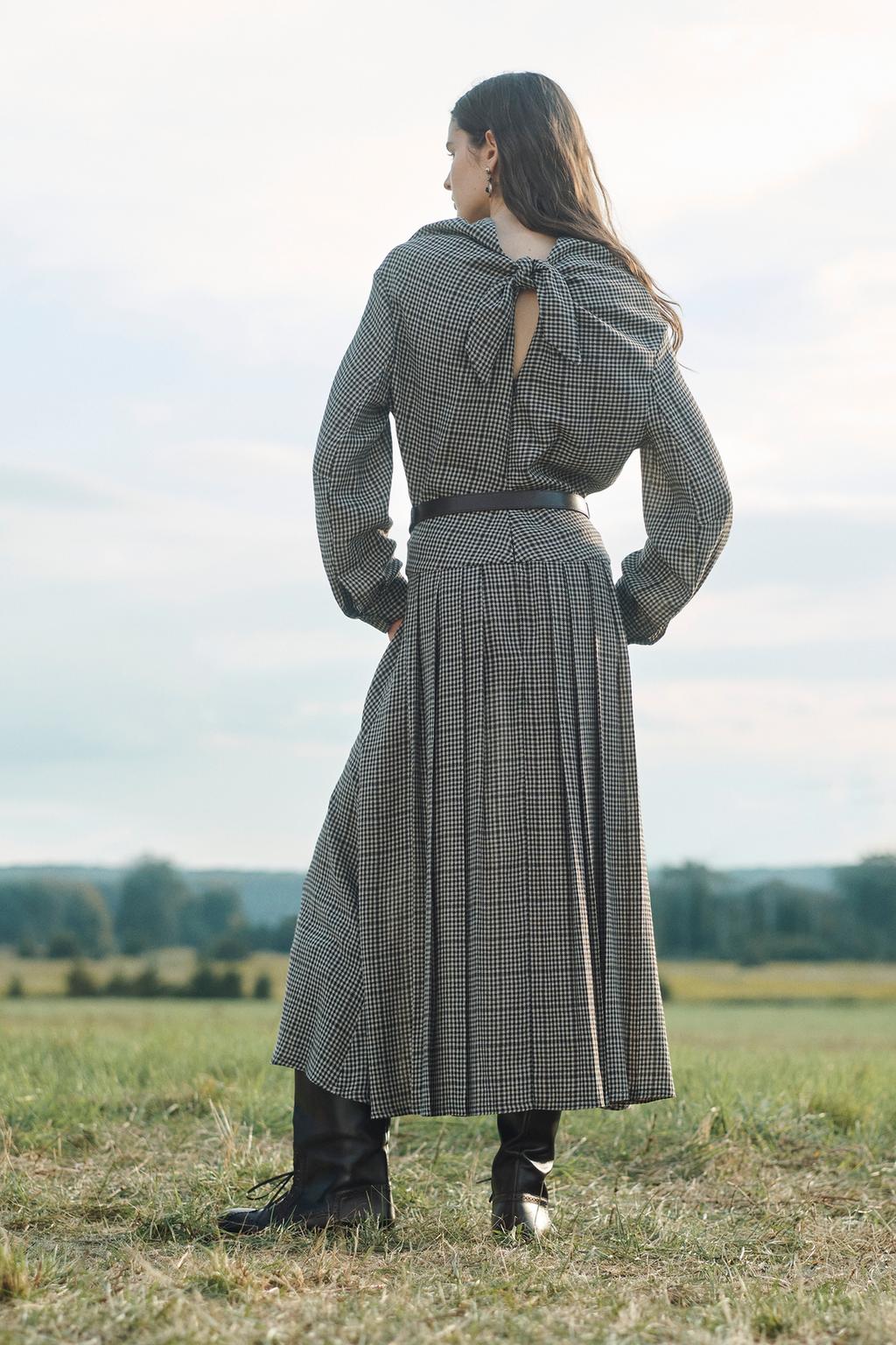 ROBE À CARREAUX PLIS PLATS LIMITED EDITION