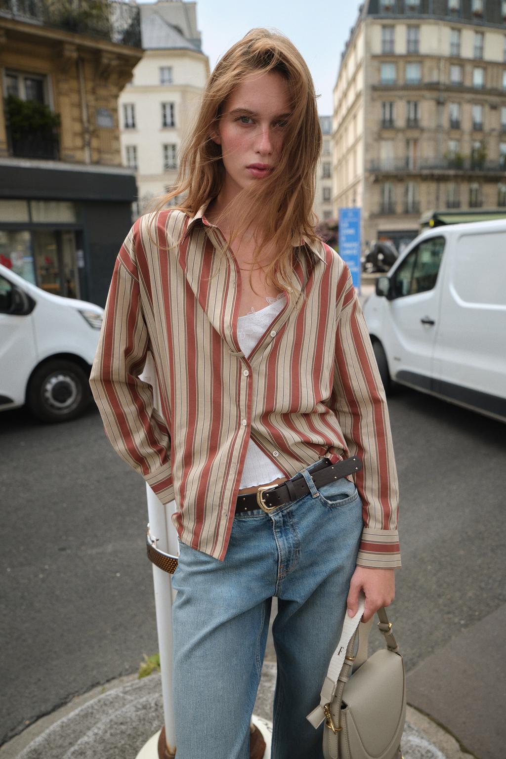CHEMISE RAYÉE AVEC PATTE AU DOS