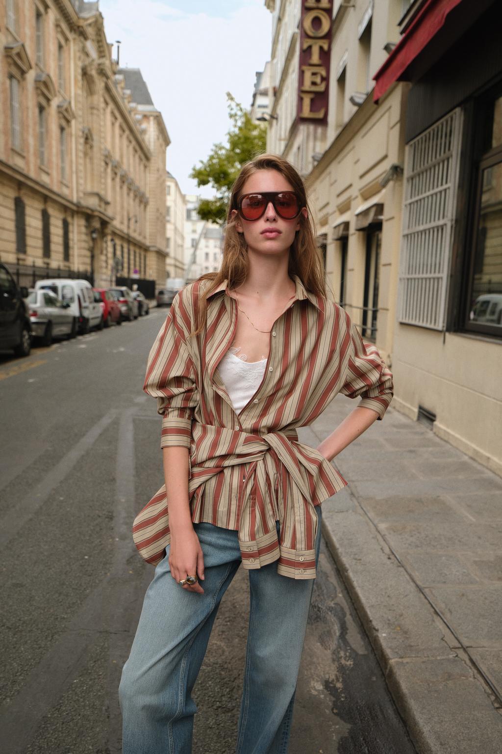 CHEMISE RAYÉE AVEC PATTE AU DOS