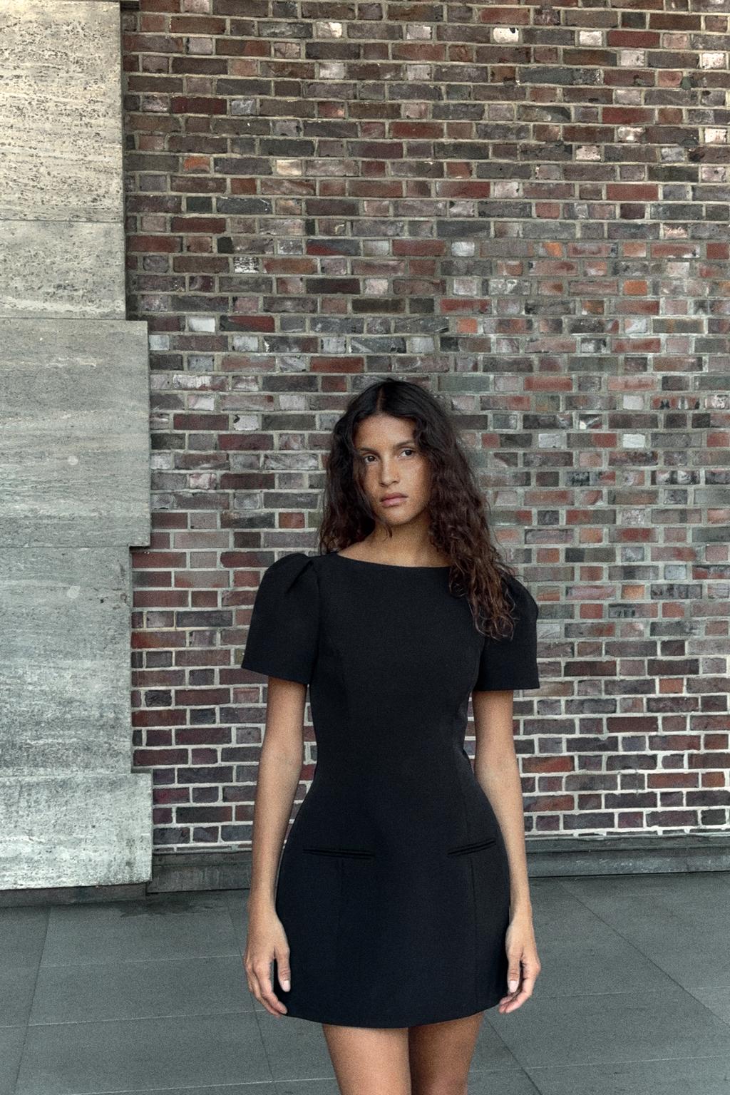 ROBE COURTE PLIS ET POCHES