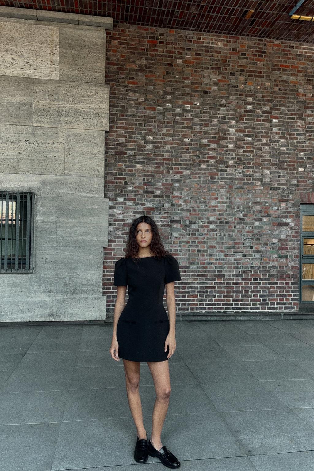 ROBE COURTE PLIS ET POCHES
