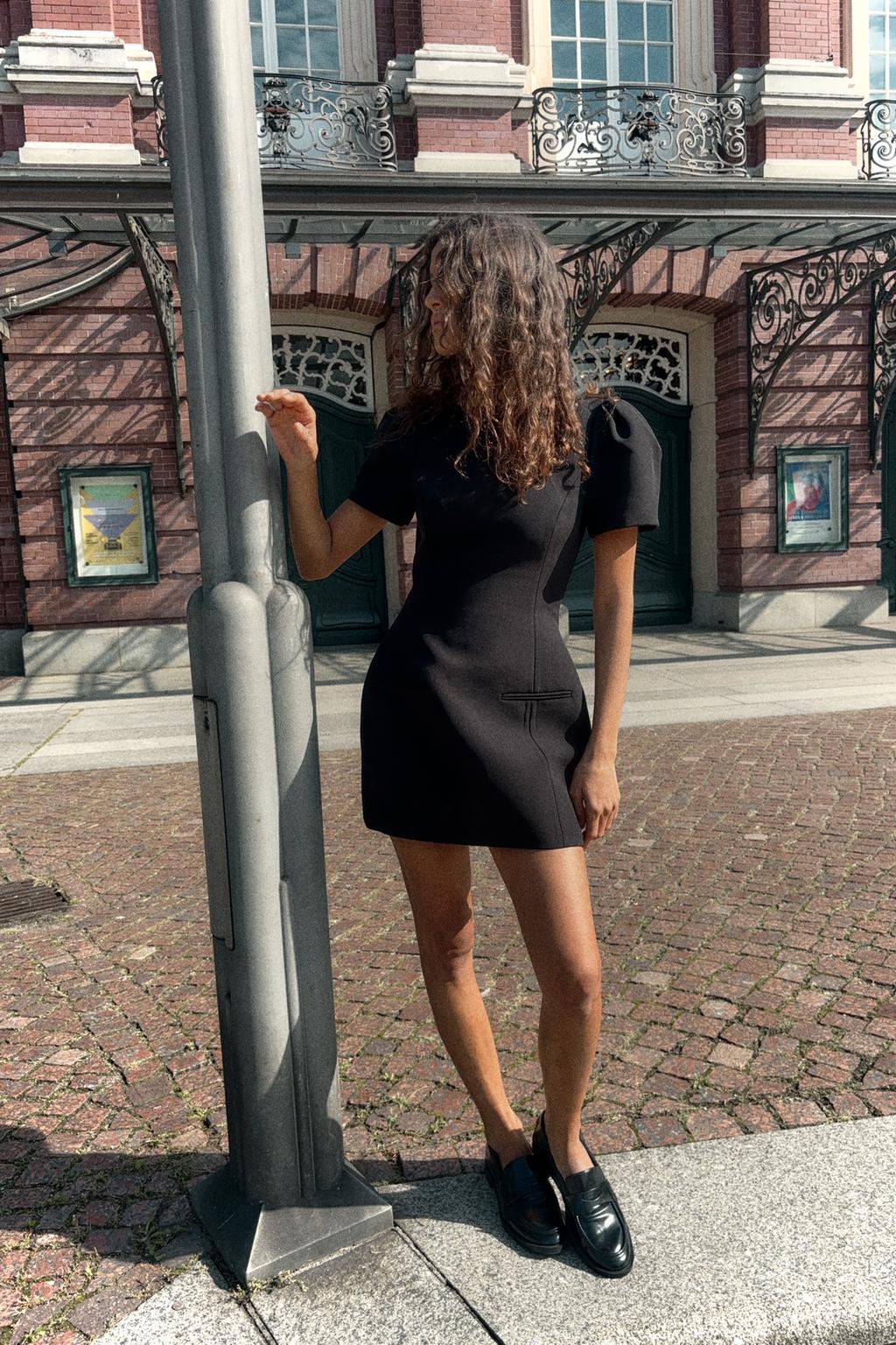 ROBE COURTE PLIS ET POCHES