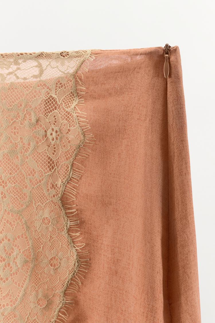JUPE EN GEORGETTE AVEC DENTELLE EN CONTRASTE