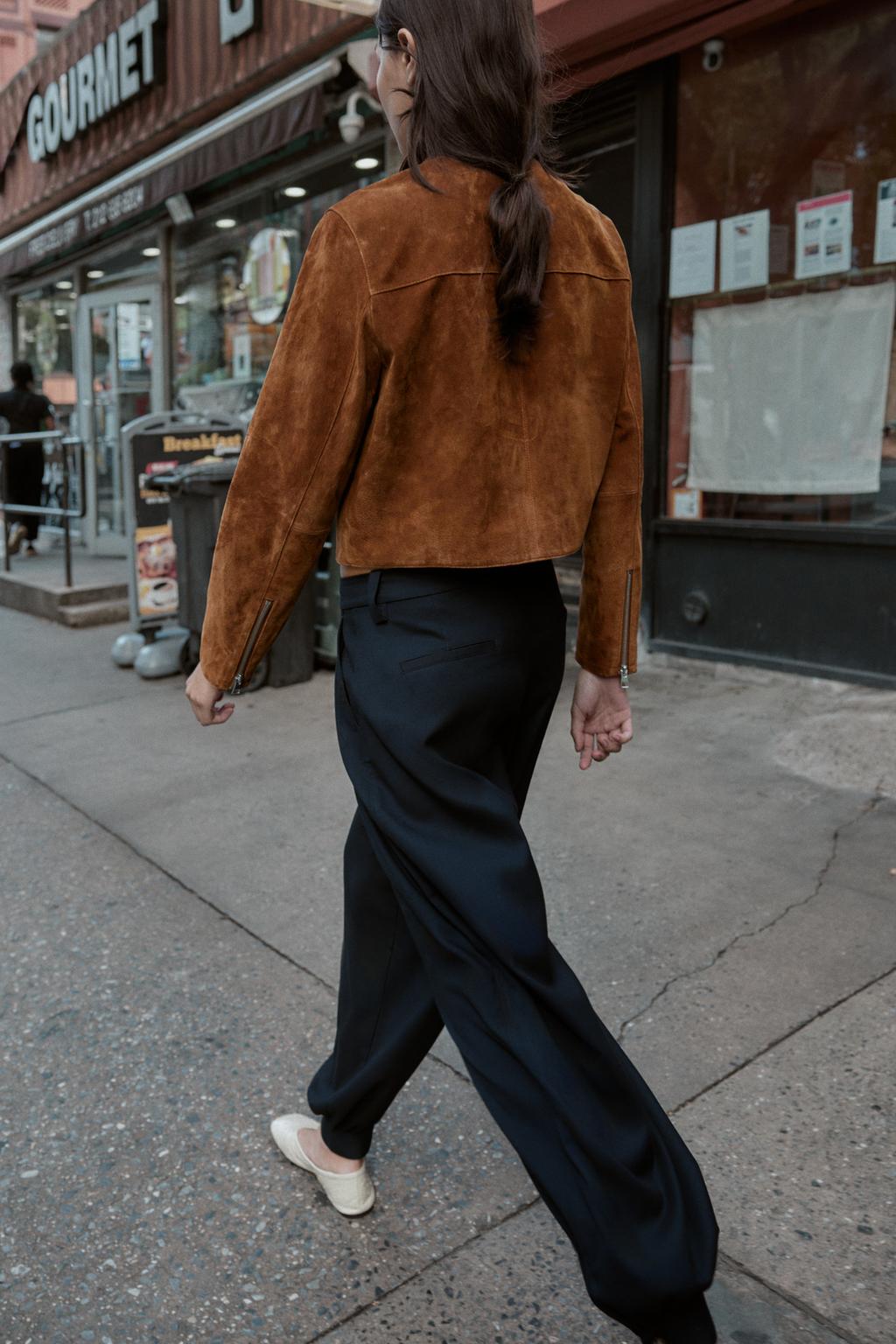 PANTALON À PINCES BAS BOUTON