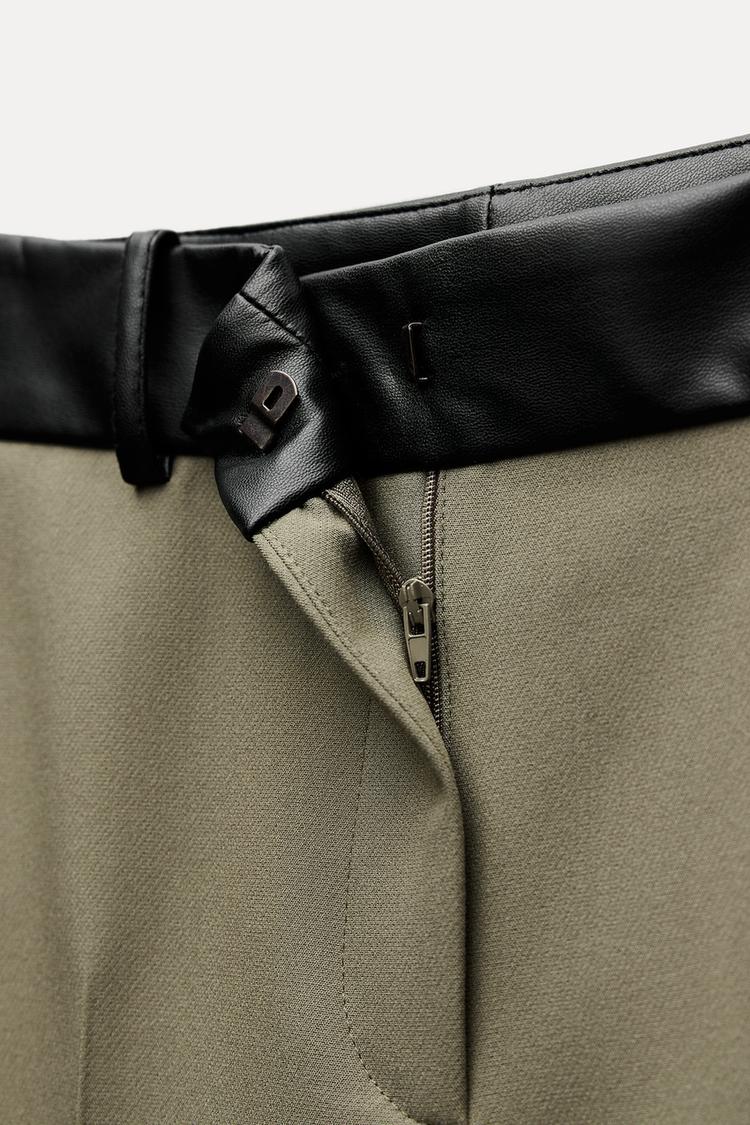 PANTALON AVEC TAILLE EN MATIÈRES VARIÉES EFFET CUIR