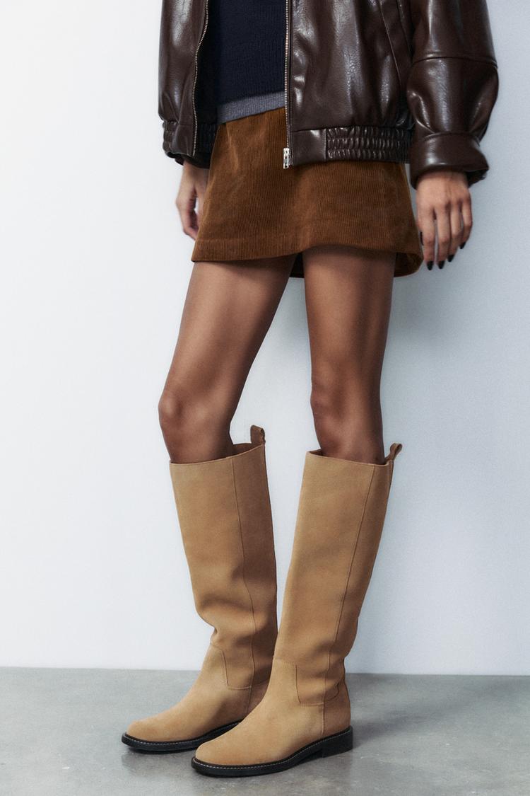 BOTTES PLATES EN CROÛTE DE CUIR AVEC DOUBLURE INTÉRIEURE