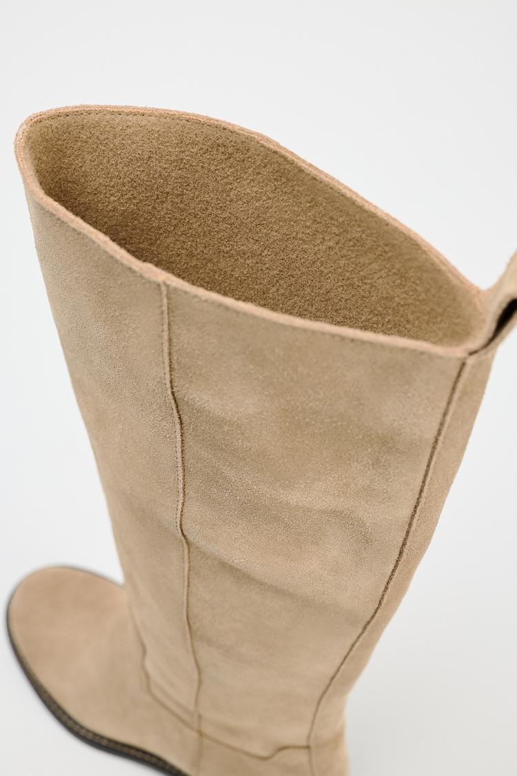 BOTTES PLATES EN CROÛTE DE CUIR AVEC DOUBLURE INTÉRIEURE