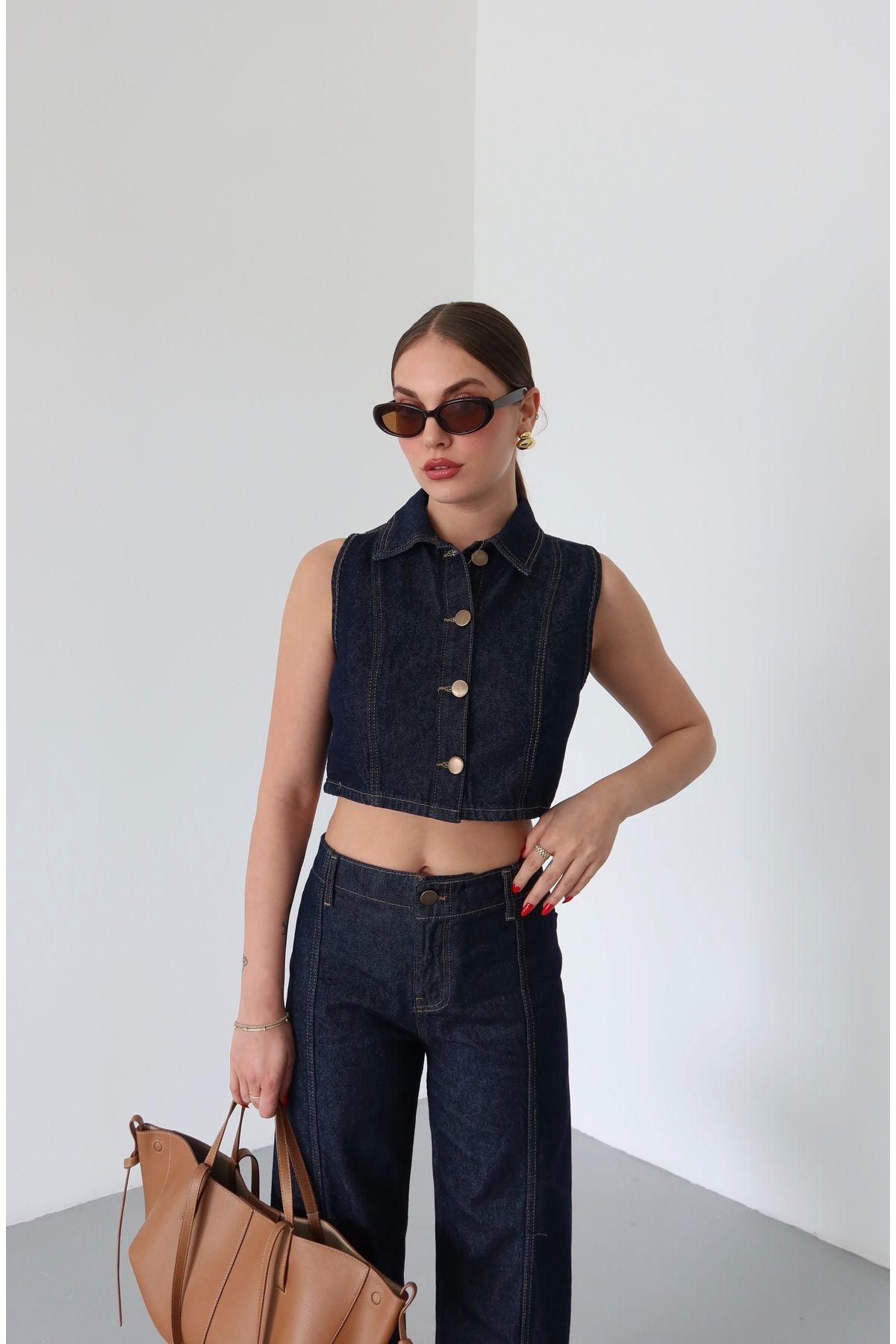 ENSEMBLE GILET SANS MANCHES Z1975 COURT EN DENIM | JEAN Z1975 BOOTCUT TAILLE HAUTE AVEC CEINTURE